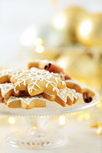 Schöne Kekse mit Weihnachtsdeko