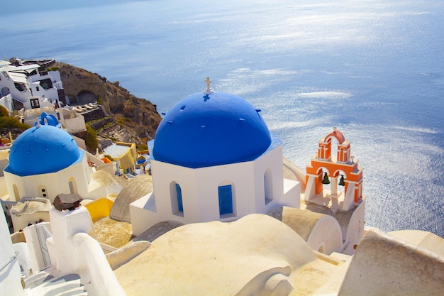 Schöne kleine Stadt und Landschaftsansicht bei Santorini oder Oia Isalnd Griechenland.