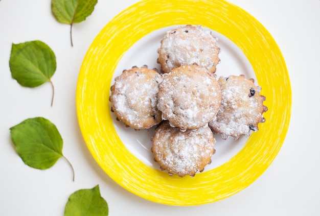 Schöne Kuchen mit Puderzucker