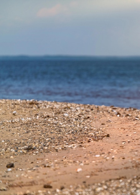 Schöne Küstenansicht für Salzmeer und Sommerküste