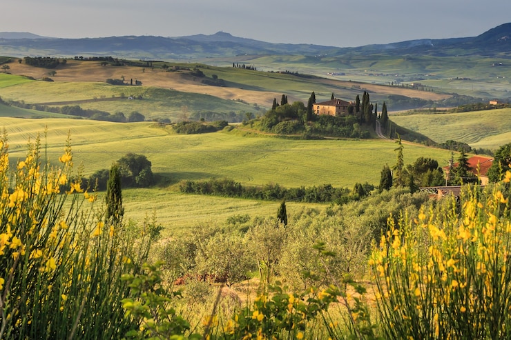 Foto schöne ländliche toskana-landschaft am morgen italien