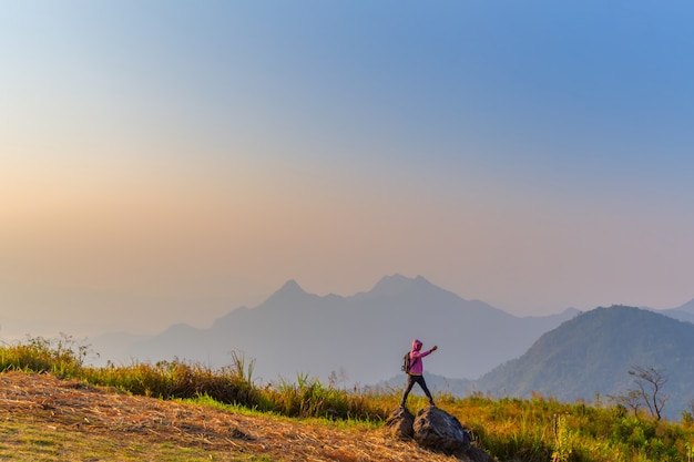 Schöne Landschaft am Morgen des Nationalparks Phu Chi Fa. Chiang Rai, Thailand