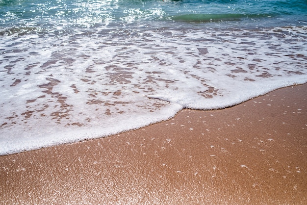 Schöne Landschaft aus Sand und Meer