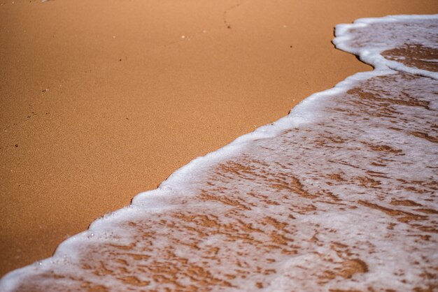 Schöne Landschaft aus Sand und Meer