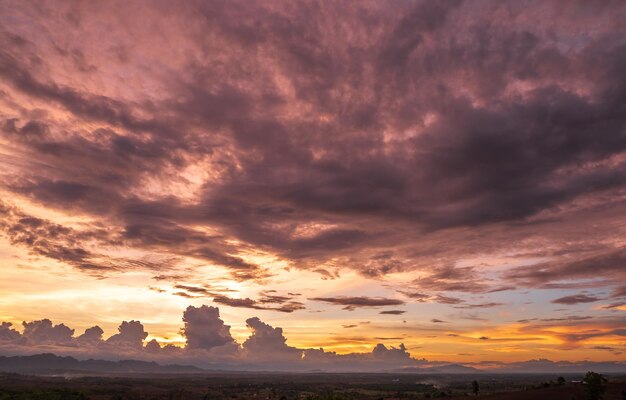 Schöne Landschaft der Berge in Mae Sot Thailand