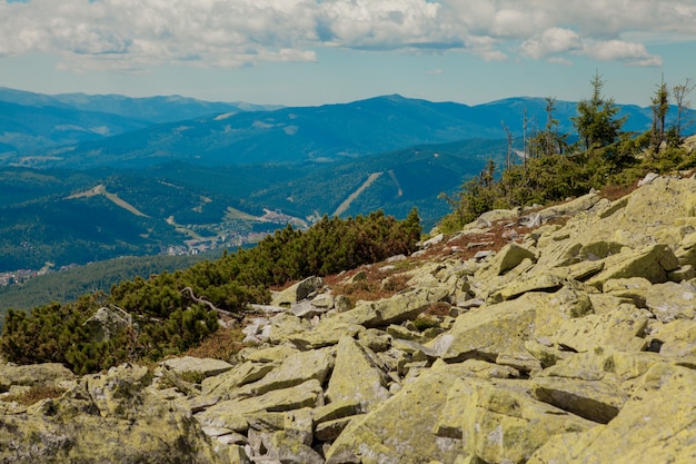 Schöne Landschaft der Berge