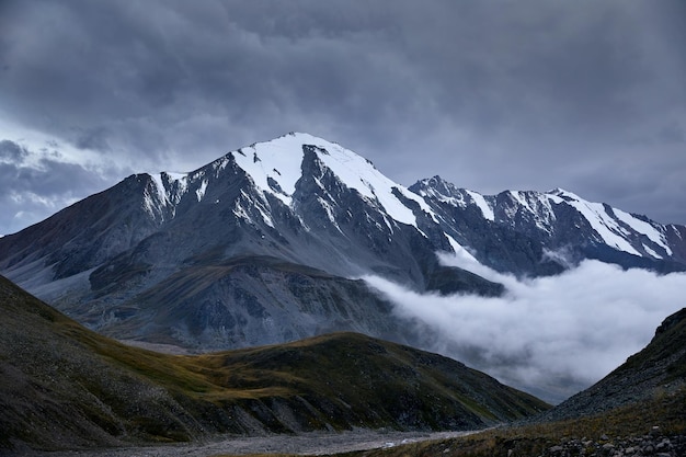 Schöne Landschaft der Berge