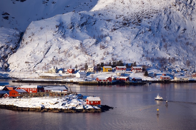 Schöne Landschaft. Reiseführer für Reine auf den norwegischen Lofoten. Norwegen