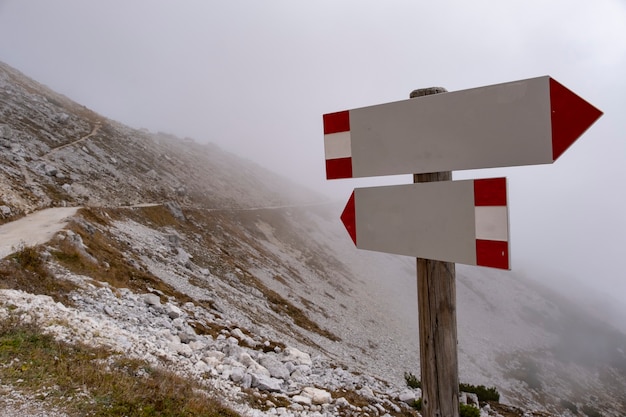 Foto schöne landschaftsansicht am rifugio auronzo dolomite italy.