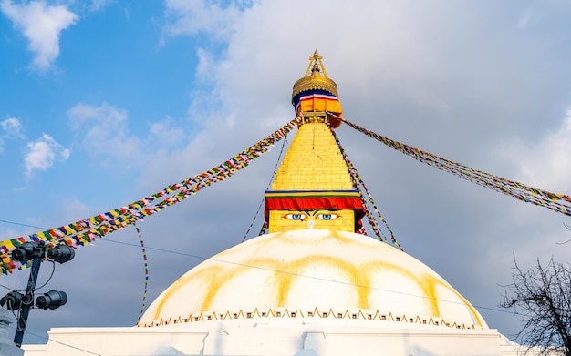 schöne Landschaftsansicht des buddhistischen Stupa in Kathmandu Nepal