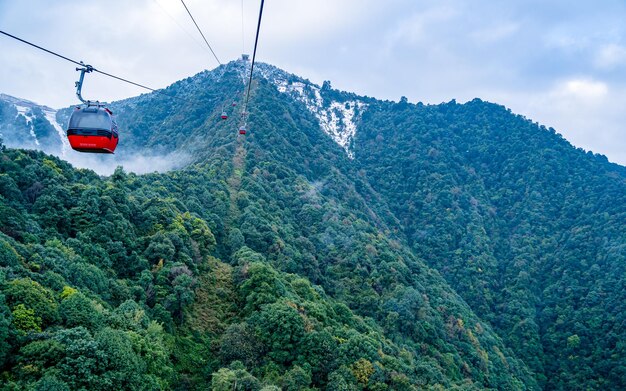 schöne Landschaftsansicht von weißem Schnee bei starkem Schneefall in Kathmandu Nepal