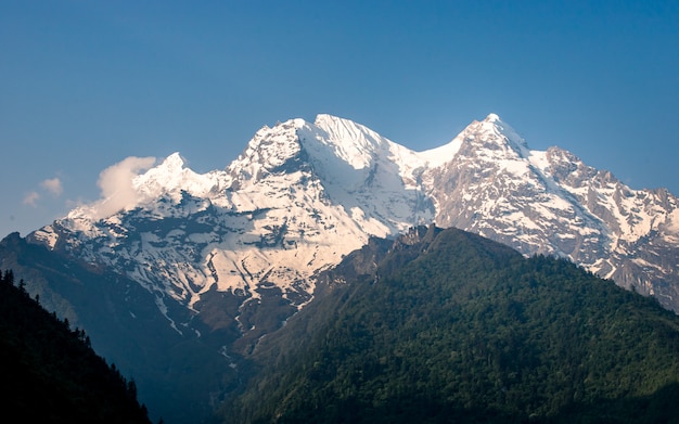 schöne leuchtende Mount Ganesh Range in Gorkha, Nepal.