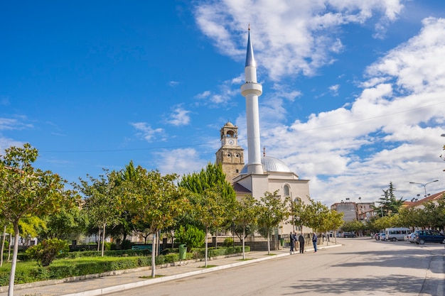 Schöne Moschee und Glockenturm