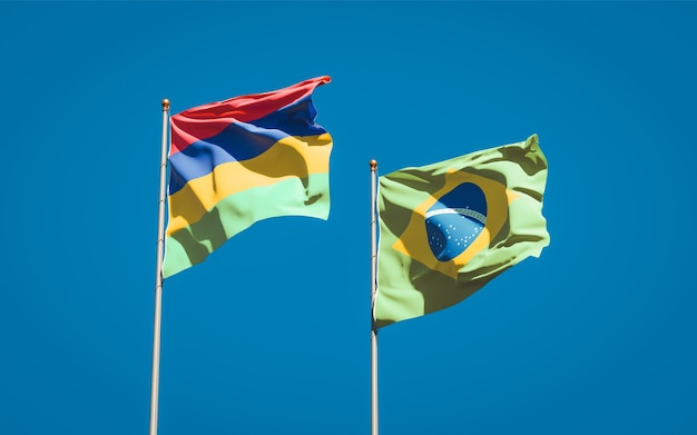 Schöne Nationalstaatsflaggen von Mauritius und Brasilien zusammen auf blauem Himmel