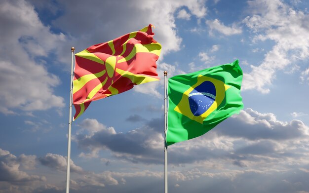 Schöne Nationalstaatsflaggen von Nordmakedonien und Brasilien zusammen auf blauem Himmel