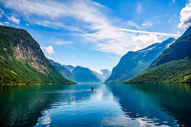 Schöne Natur Norwegen Naturlandschaft. lovatnet-see.