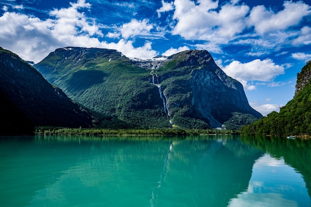 Schöne Natur Norwegen Naturlandschaft. lovatnet-see.