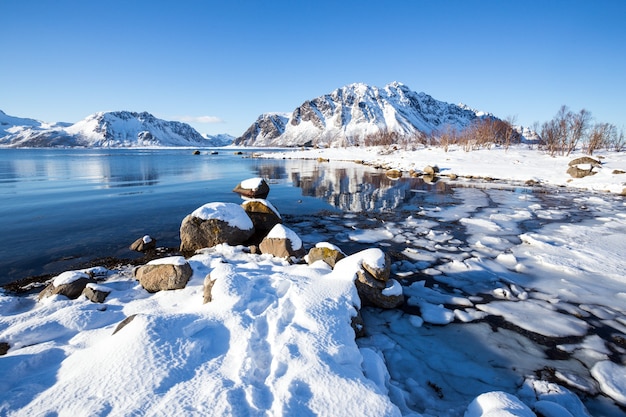 Schöne norwegische Landschaft im Winter. Lofoten-Inseln. Norwegen.