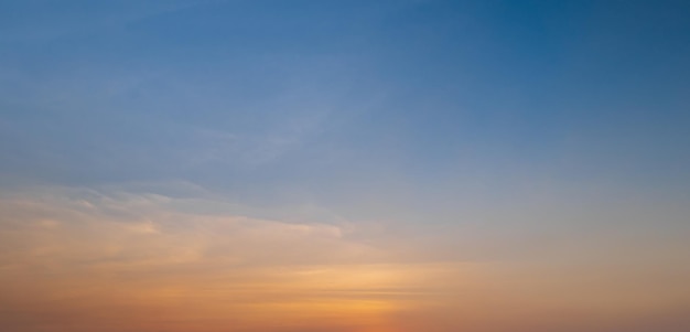 Schöne orange Sonnenuntergang Himmel Hintergrund Abendhimmel ein helles goldenes