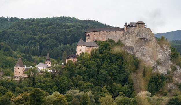 Schöne Orava-Burg in Oravsky Podzamok in der Slowakei Orava-Region Slowakei-Landschaft Reisekonzept