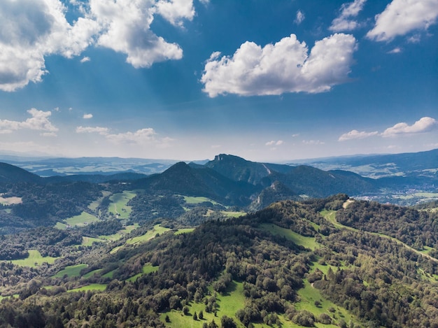 Schöne Pieniny-Berge in Polen Luftdrohnenansicht