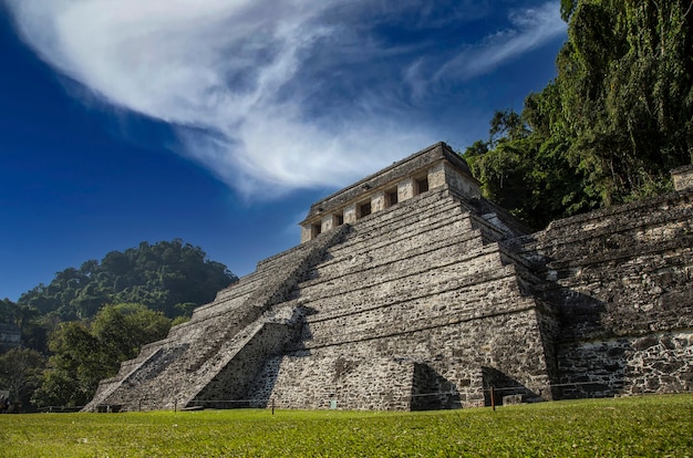 Schöne Pyramide, die Sie in den Tempeln von Palenque sehen können. Yucatan, Mexiko