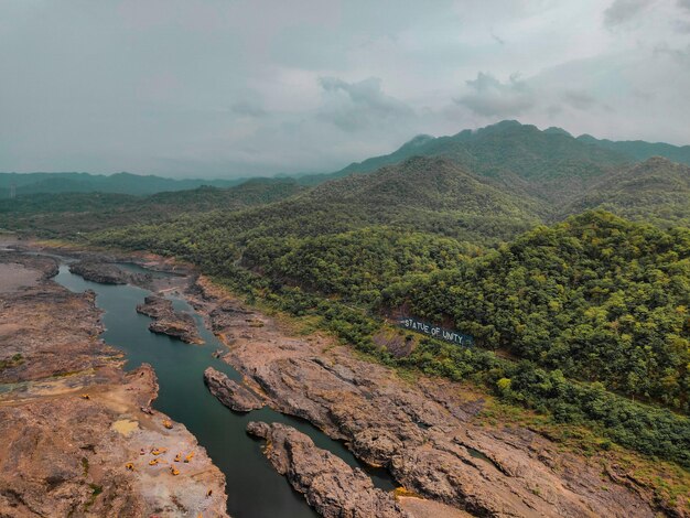 Foto schöne reiseziele landschaft fluss berge indien gujarat