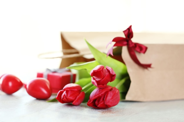 Schöne romantische Komposition mit Blumen St. Valentinstag Hintergrund
