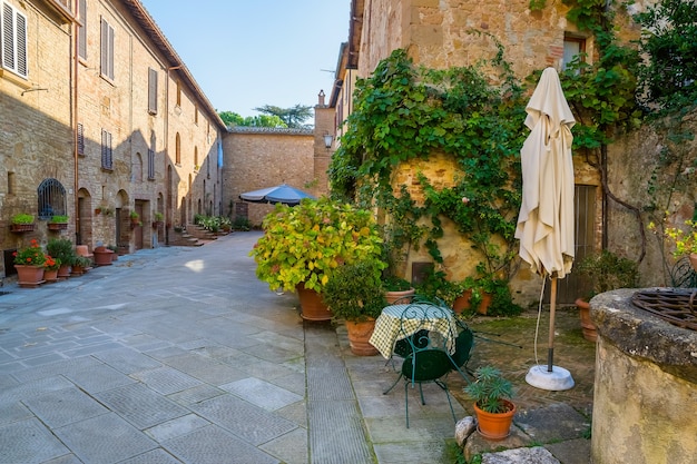 Schöne ruhige Straßen der alten europäischen Stadt in Italien