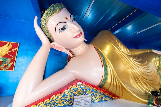 Schöne schlafende Buddha-Statue von Thailand