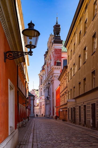 Schöne schmale Straße in der Altstadt von Posen