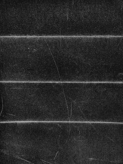 Schöne schwarze, grunge gefaltete Textur, gefalteter Papierhintergrund mit Kratzer, Staub, alt gefaltet.