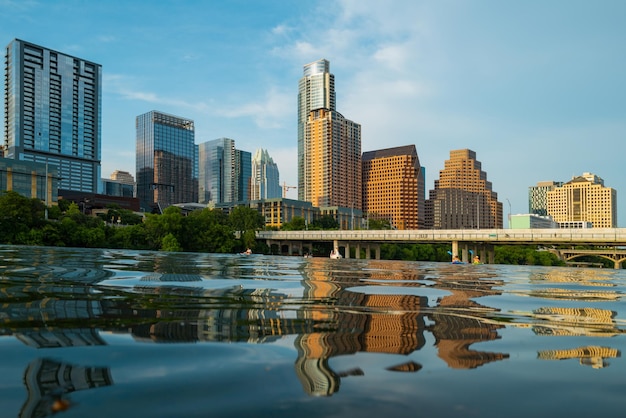 Schöne Skyline von Austin. Austin, Texas am Colorado River.