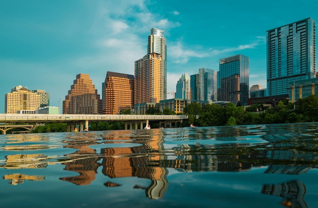 Schöne Skyline von Austin Austin Texas am Colorado River
