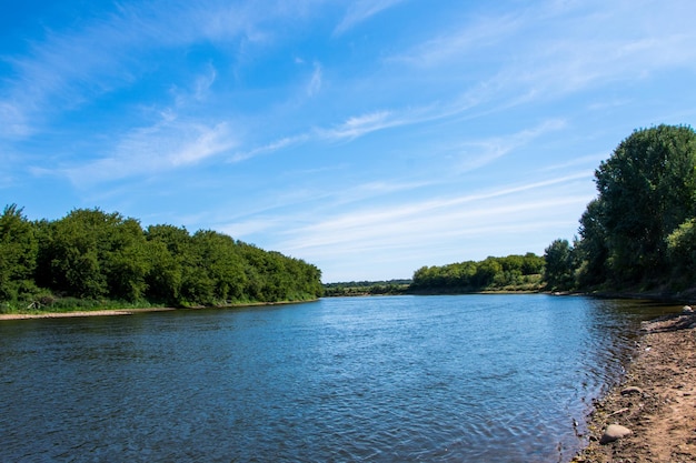 schöne Sommerlandschaft. Der Dnjepr in Weißrussland.