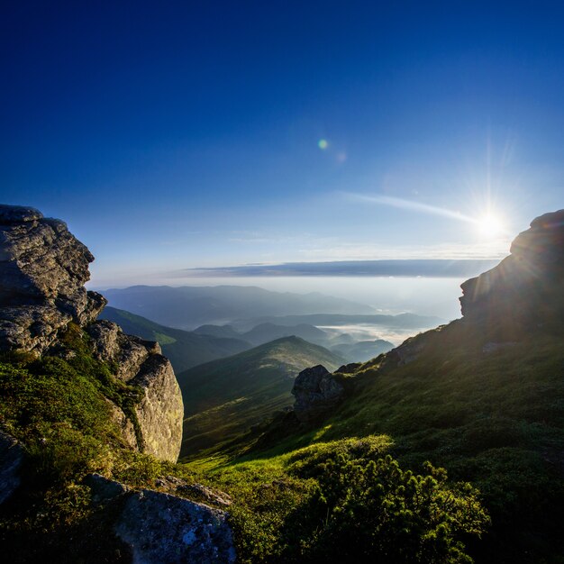 Schöne sonnige Berglandschaft