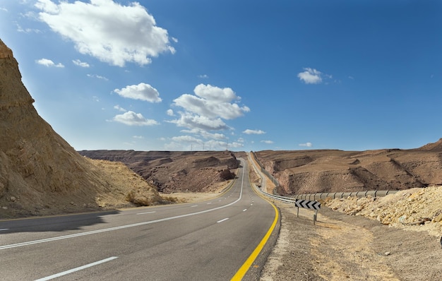 Schöne Straße in der Arava-Wüste Israel