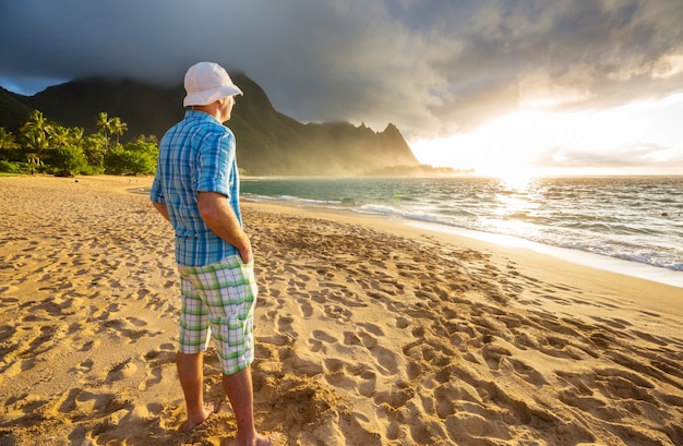 Schöne Szene in Tunnels Beach auf der Insel Kauai, Hawaii, USA