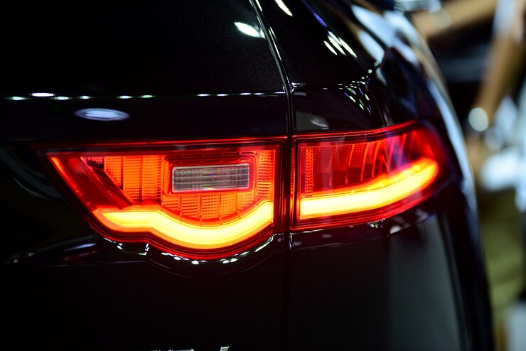 Schöne Teile des neuen Autos. Autoscheinwerfer, Scheinwerfer, Körperlichter