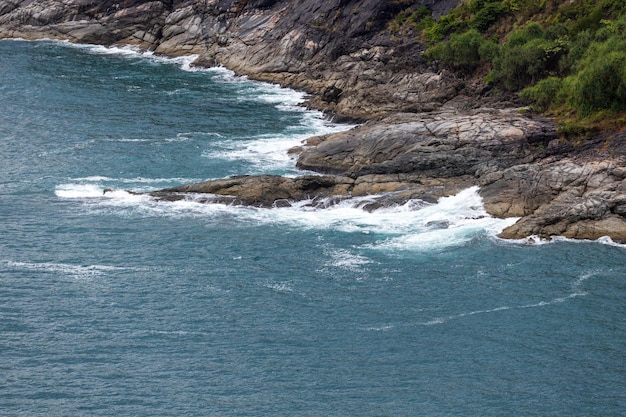 Schöne tropische Insel mit Strand