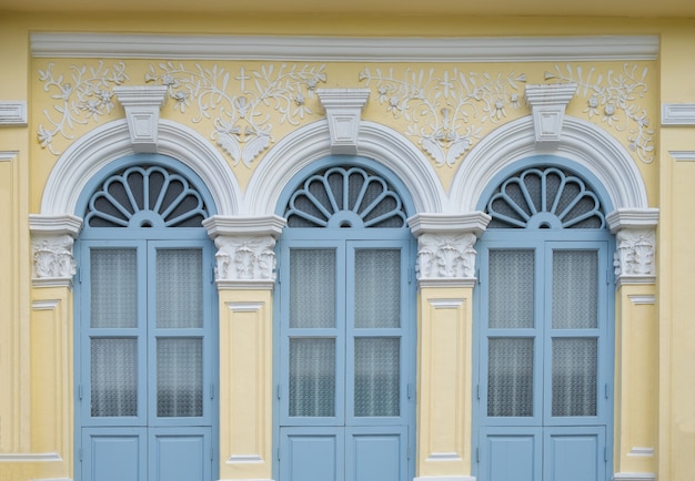 Foto schöne und farbenfrohe fensterstile.