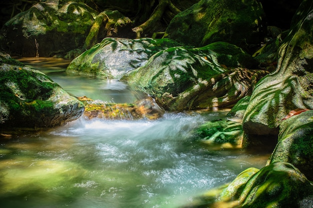 Foto schöne wasserfälle in thailand. thailand tourismus