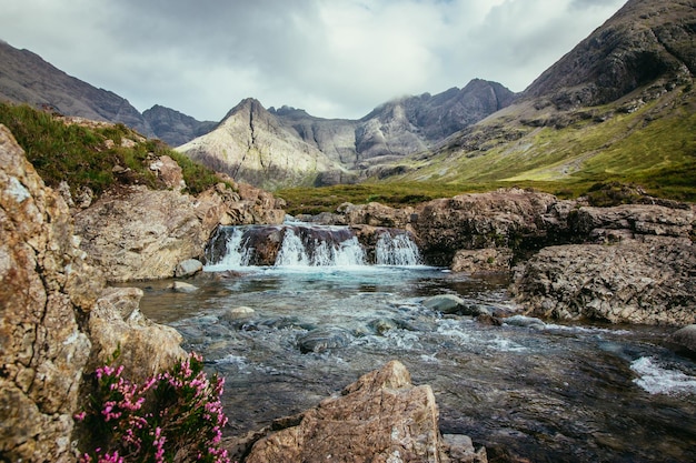 Schöne Wasserfälle Landschaft auf der Isle of Skye Schottland The Fairy Pools Glen Brittle Scotland