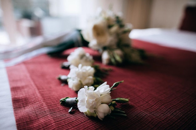 Schöne weiße Hochzeit Ansteckblume für groomx9