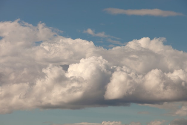 Foto schöne weiße wolken