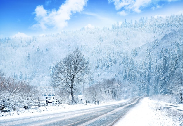 Schöne Winterlandschaft in der Landschaft