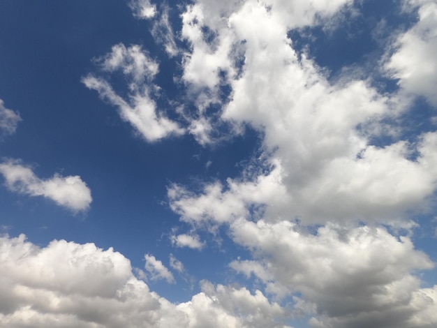 Schöne Wolken am Himmel