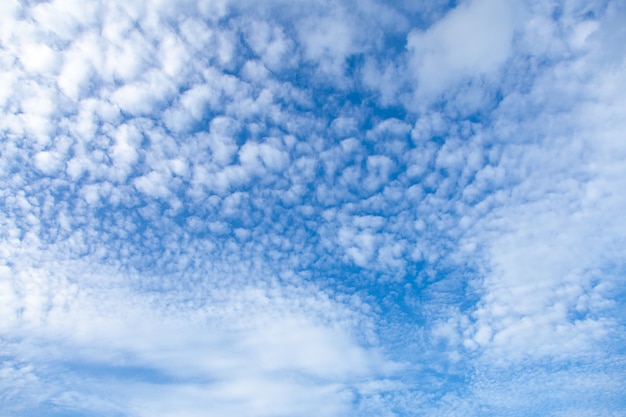 Schöne Wolken am Himmel