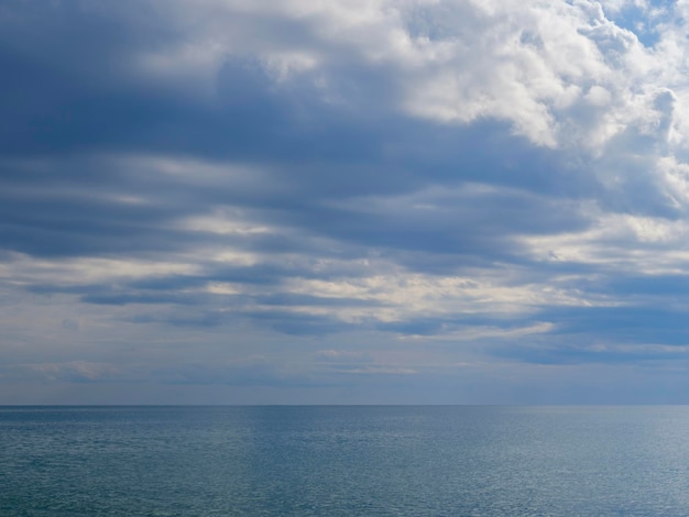 Schöne Wolken und herrlicher Meerblick