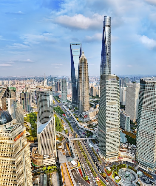 Schöne Wolkenkratzer, Stadtgebäude von Pudong, Shanghai, China.